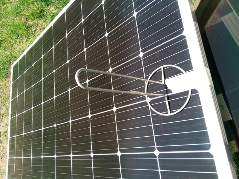 Panel słoneczny Resun 315W ustawiony pod optymalnym kątem